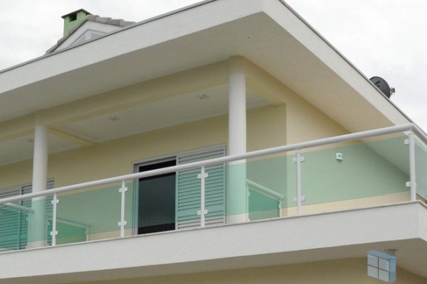 Vidro-Verde-Aluminio-Branco
